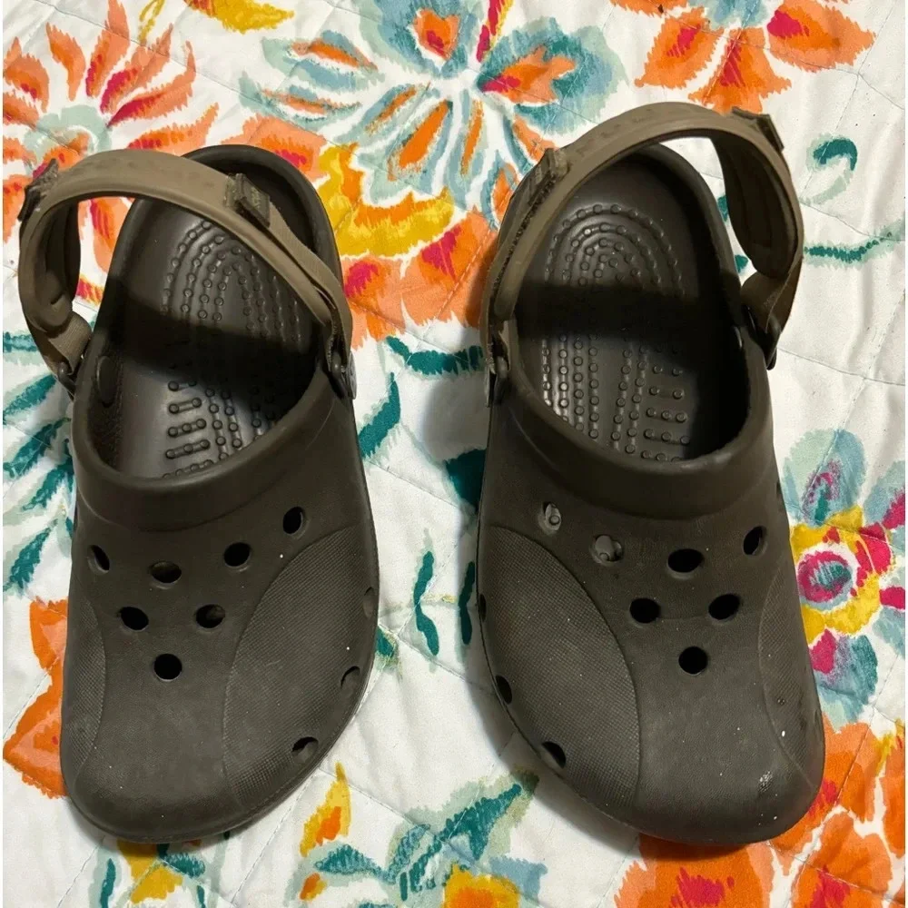 Crocs Classic Taupe All Terrain Clogs Women size 6 Slip On Hook & Loop Sandals
